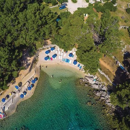 Lovely Apartment In Veli Losinj With Kitchen ภายนอก รูปภาพ