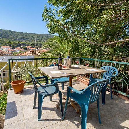 Lovely Apartment In Veli Losinj With Kitchen ภายนอก รูปภาพ