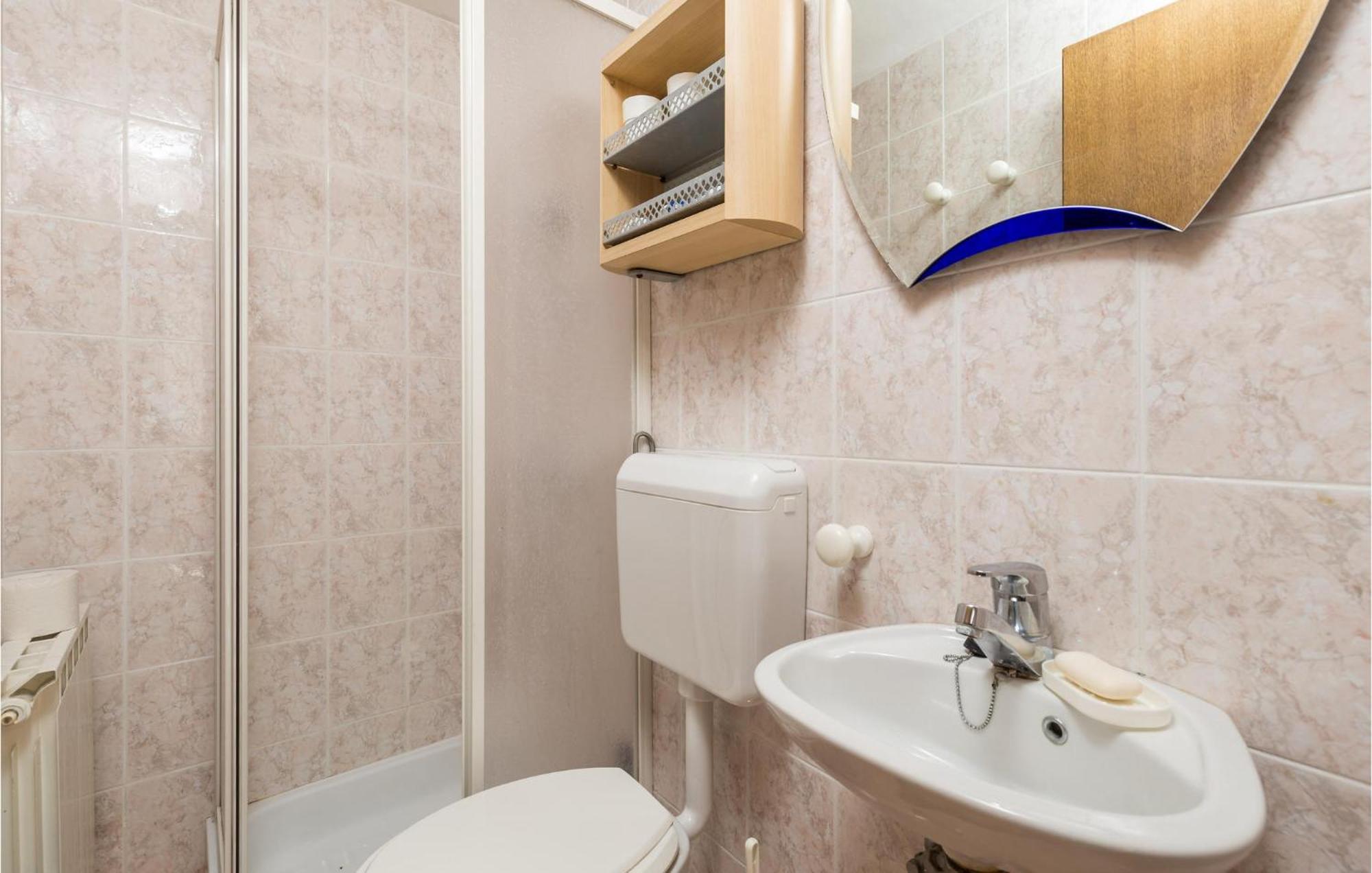 Lovely Apartment In Veli Losinj With Kitchen ภายนอก รูปภาพ