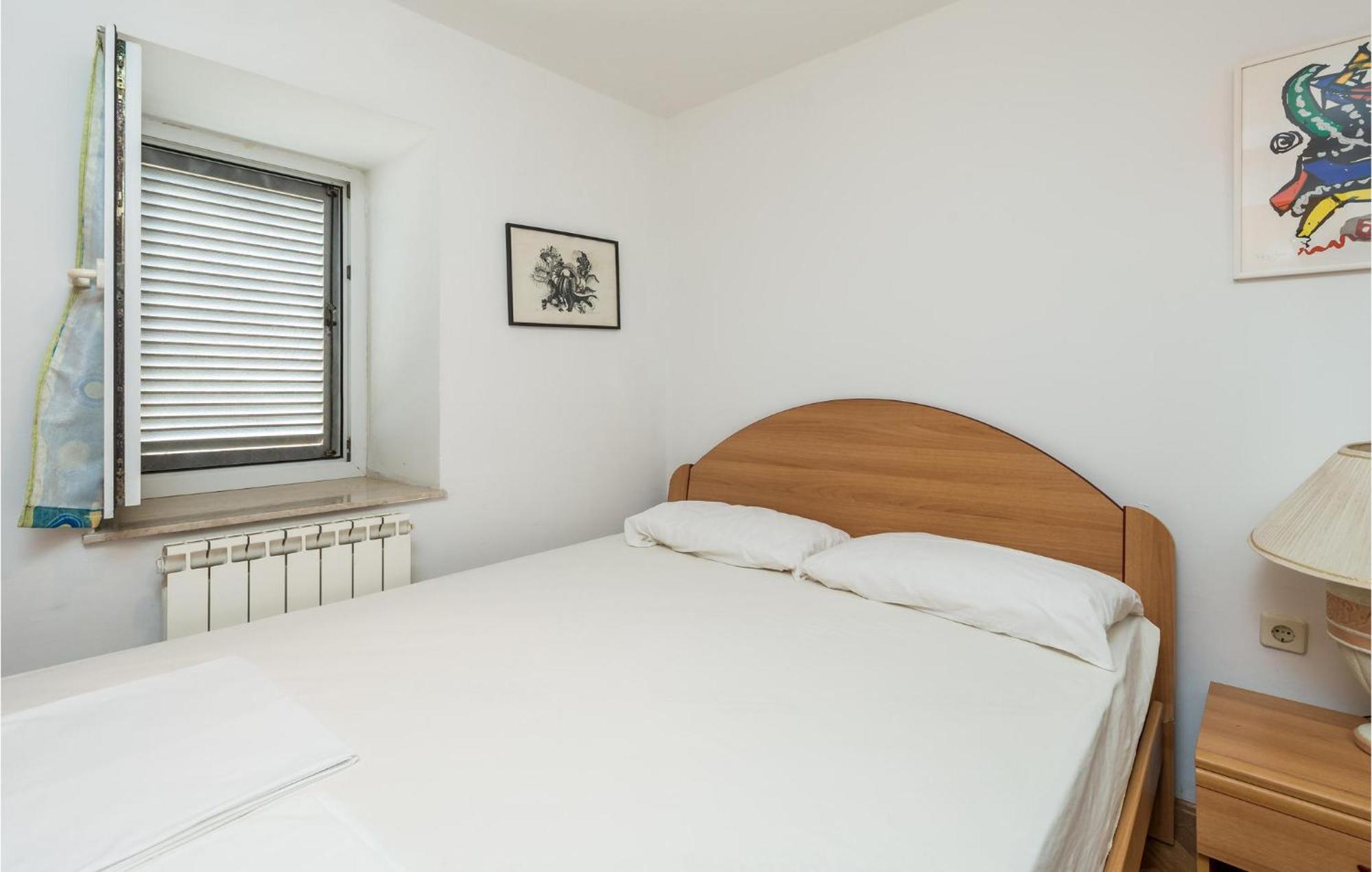 Lovely Apartment In Veli Losinj With Kitchen ภายนอก รูปภาพ