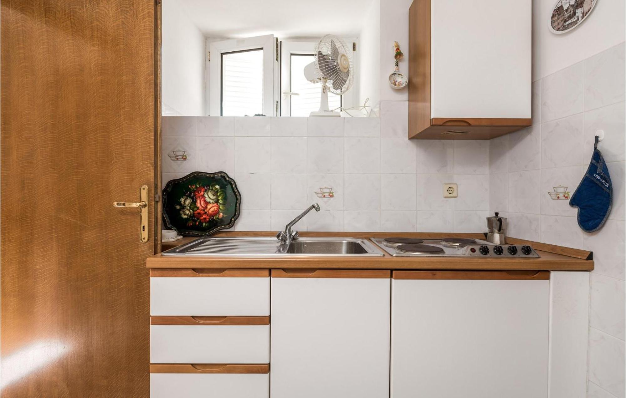 Lovely Apartment In Veli Losinj With Kitchen ภายนอก รูปภาพ