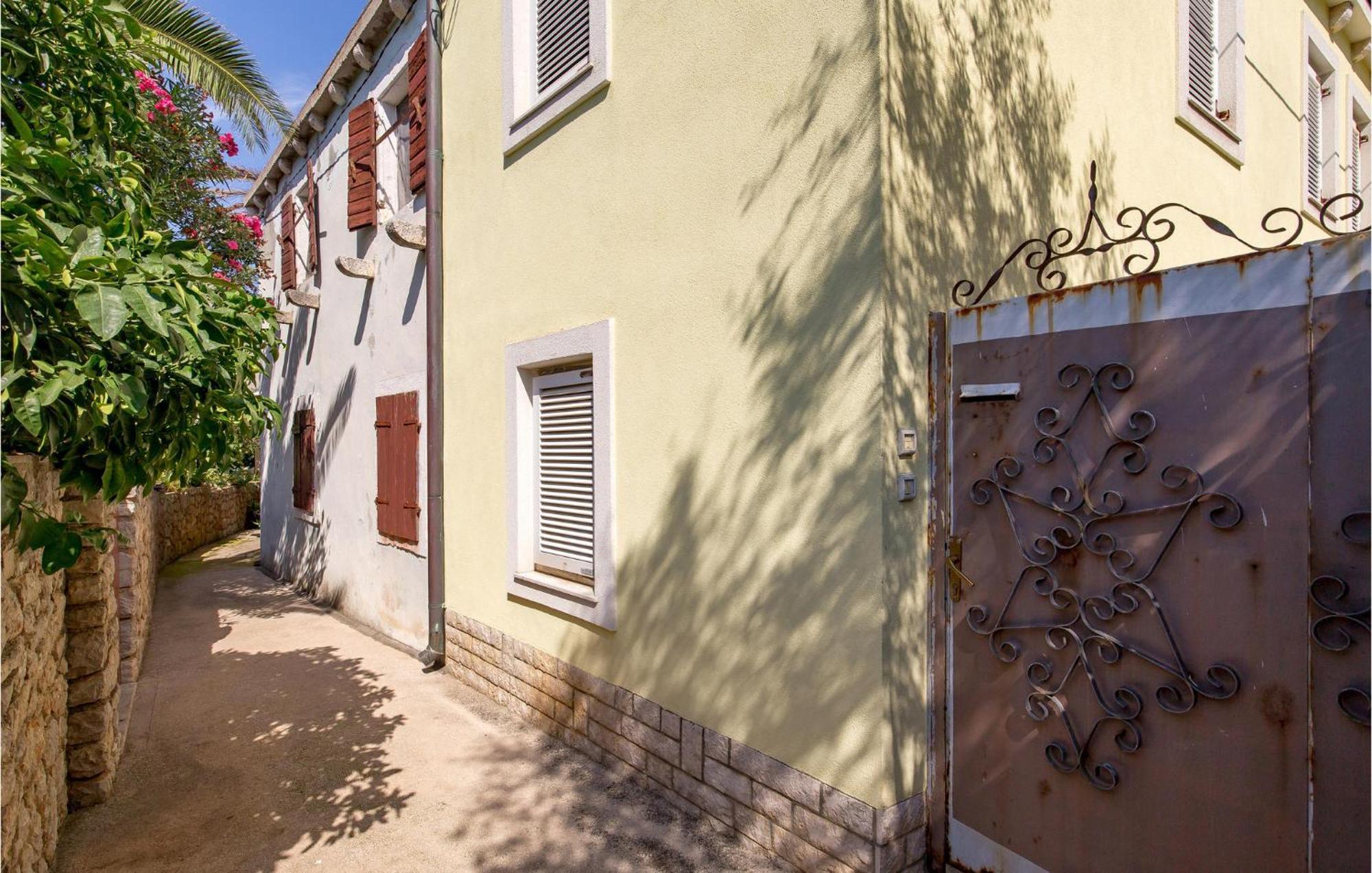 Lovely Apartment In Veli Losinj With Kitchen ภายนอก รูปภาพ