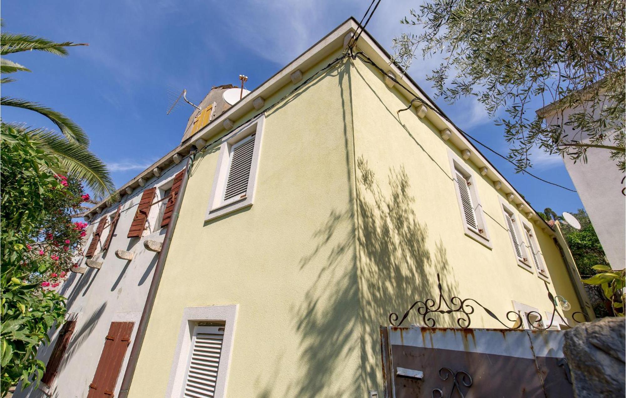 Lovely Apartment In Veli Losinj With Kitchen ภายนอก รูปภาพ