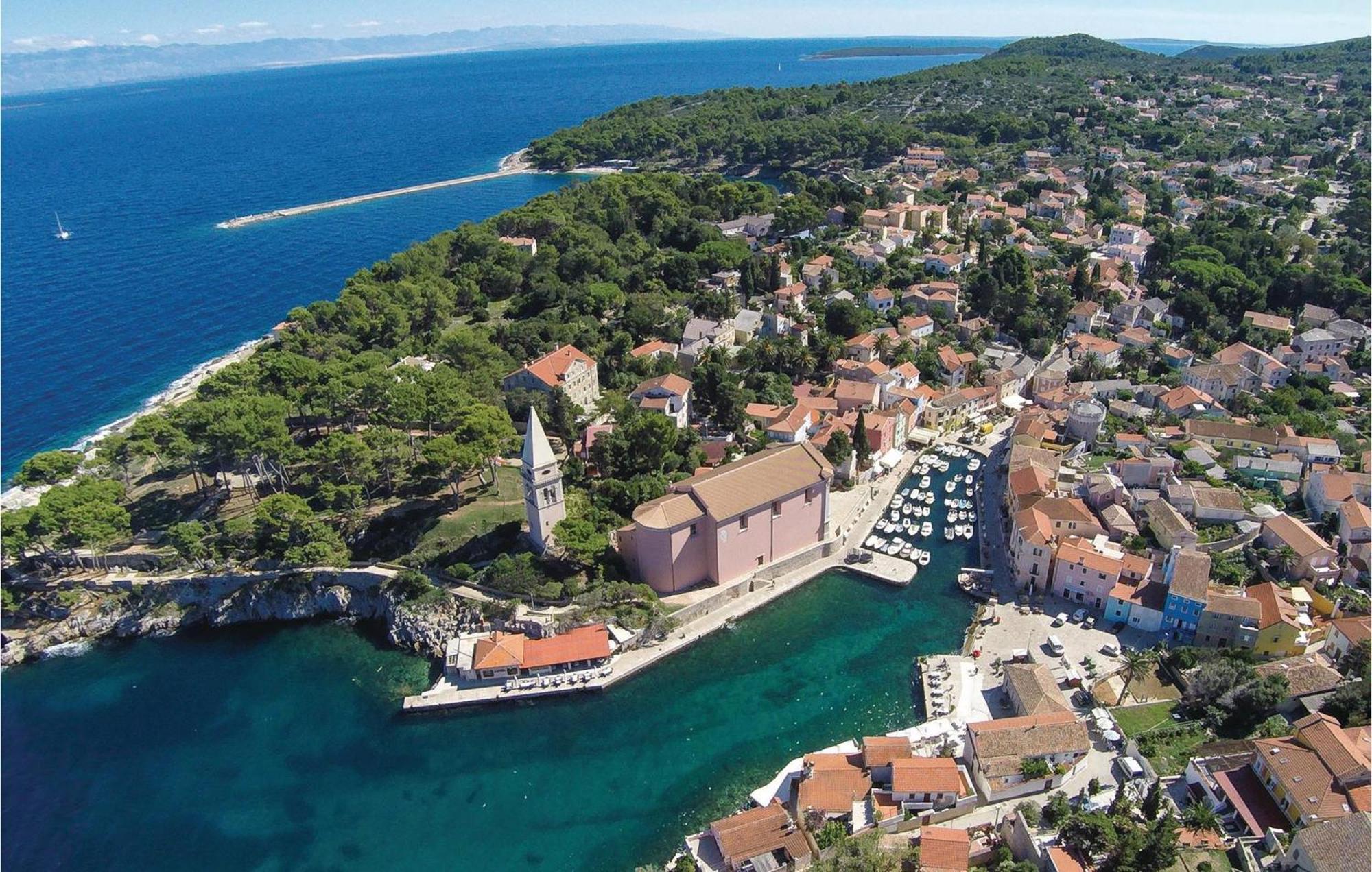 Lovely Apartment In Veli Losinj With Kitchen ภายนอก รูปภาพ