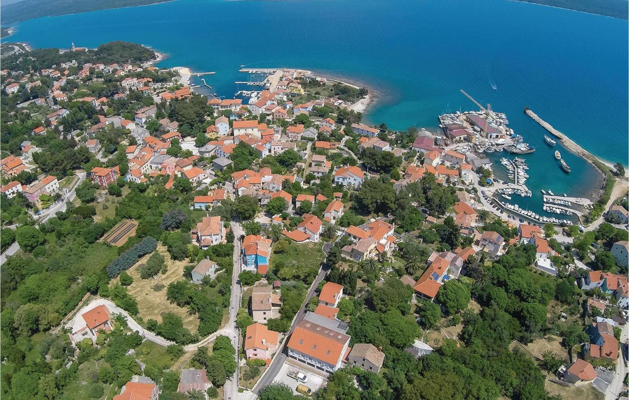 Lovely Apartment In Veli Losinj With Kitchen ภายนอก รูปภาพ