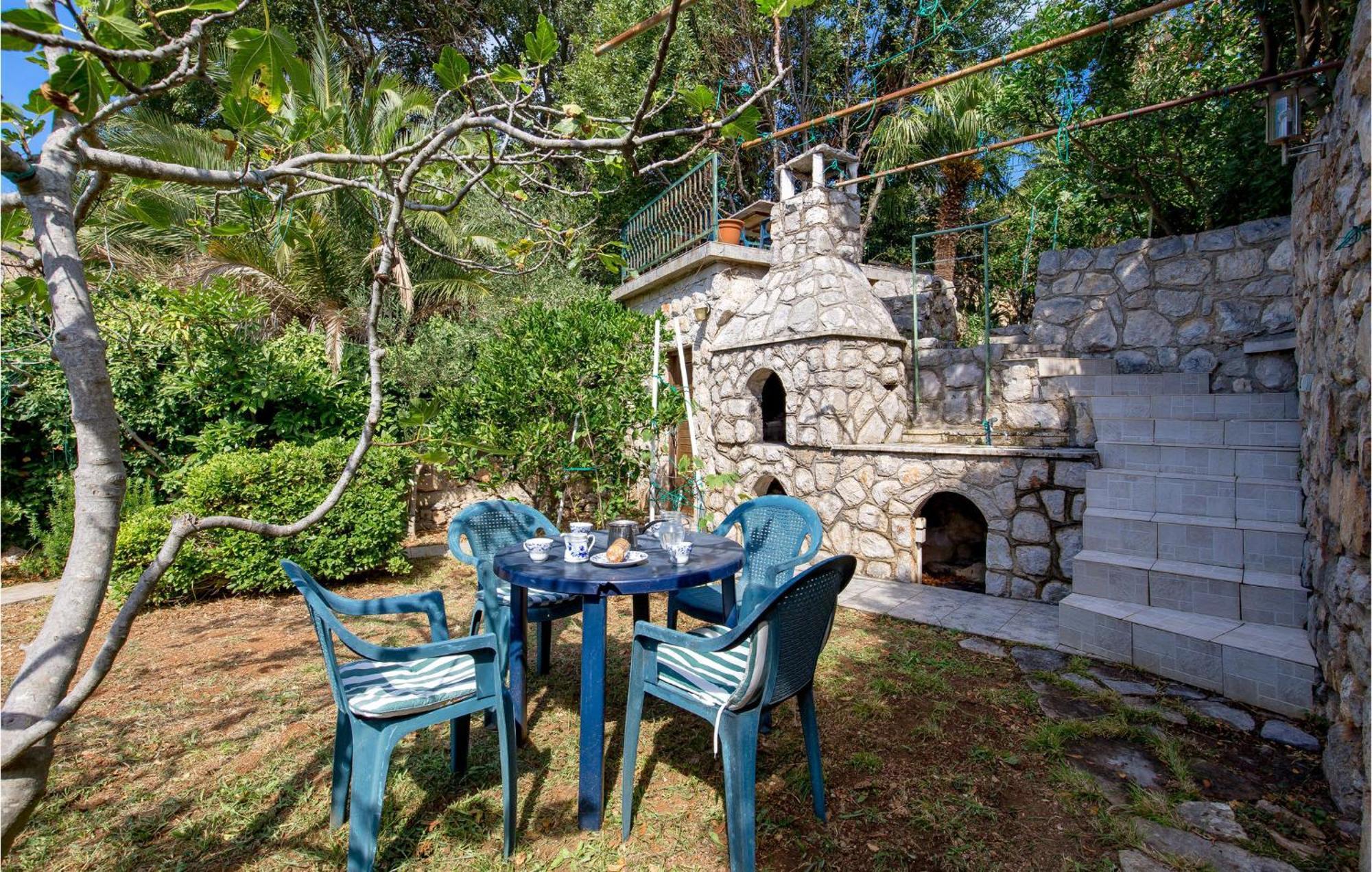 Lovely Apartment In Veli Losinj With Kitchen ภายนอก รูปภาพ